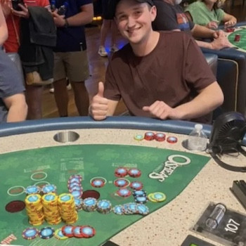 Il touche un jackpot en fêtant son anniversaire à Las Vegas mais est battu le même jour par un autre gagnant